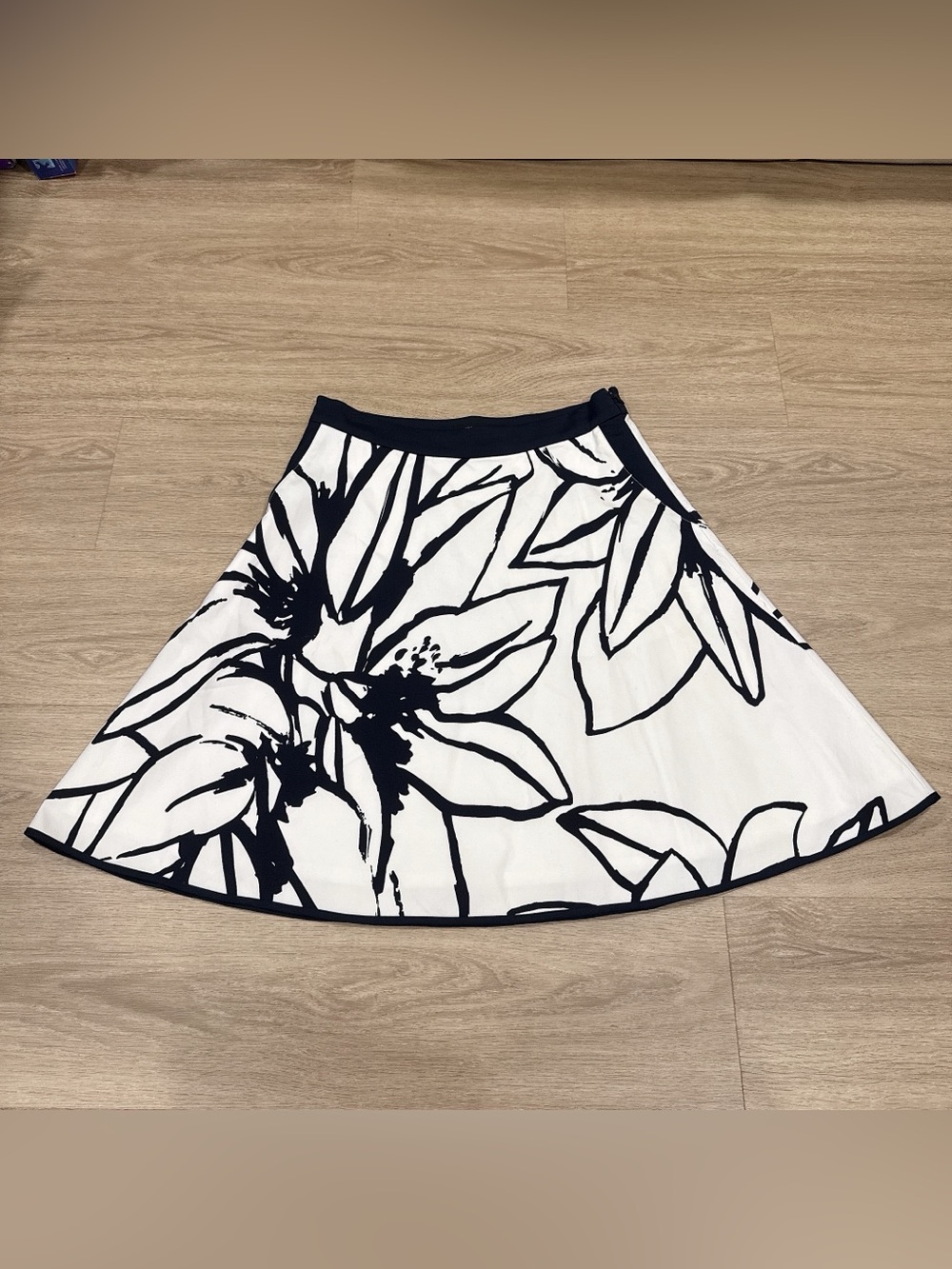 Ellen Tracy Black & White Floral Circle Skirt